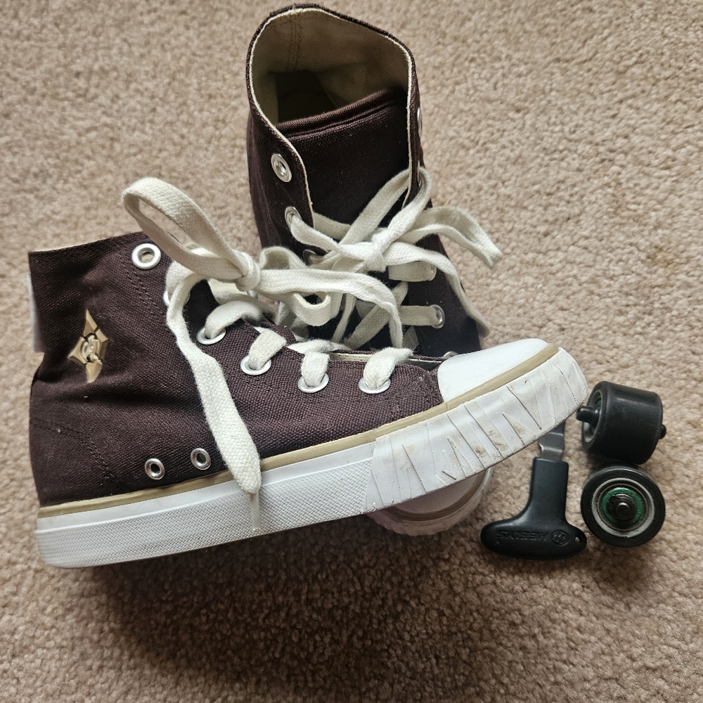 Heelys Youth Brown Hightop Sneaker With Wheels/Plates, Size 3, Brown